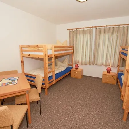 Familienzimmer-mit-gemeinschaftsbad-fuer-4-personen-h5zi4 招待所 *