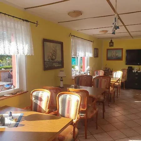 Familienzimmer-mit-gemeinschaftsbad-fuer-4-personen-h5zi4