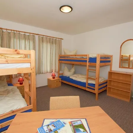 Familienzimmer-mit-gemeinschaftsbad-fuer-4-personen-h5zi4 Penzion